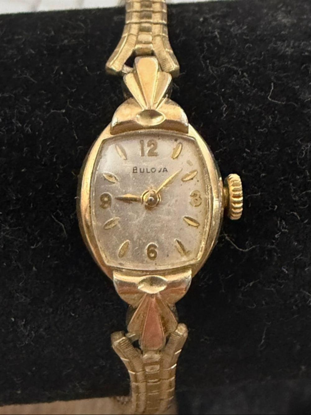 Vintage 1960 Boluva mo 14 Kt gold ladies Watch runs great